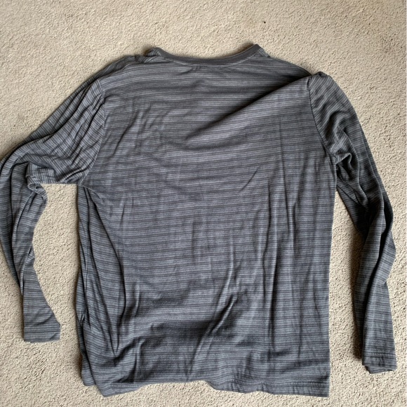 Travis Mathew long sleeve - Picture 4 of 4
